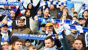 Fanúšikovia Dinama strieľali na hráčov paintballovými zbraňami!