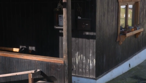 Na dvore rodinného domu bodol muža nožom do chrbta. Útoku predchádzala hádka