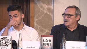 Policajná chobotnica, narcizmus, zlodej - aj literatúra reflektuje aktuálne politické dianie