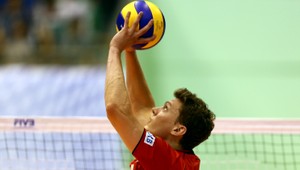 Au, to bolelo! Volejbalista kopom do hlavy takmer prizabil dievča