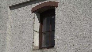 Nevyšiel z domu a aj tak ho odsúdili. Muž sa vyhrážal susedke, že ju zabije