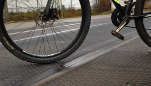 Nebezpečné železničné priecestie vo Veľkej Lomnici si prešlo opravou