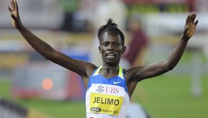 Jelimovú pred pytačmi a novinármi chránila polícia