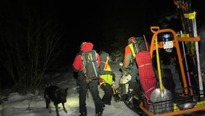 Poliak po dlhom páde vyviazol z lavíny vo Vysokých Tatrách živý