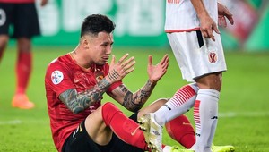 Čínski futbalisti majú odteraz zákaz nosiť tetovanie