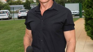 Známy spevák priznal niekoľko vylepšení, to posledné mu nevyšlo: Pozrite sa na jeho tvár!