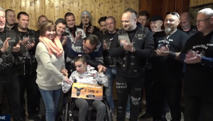 Dievčatko vyrástlo zo svojho invalidného vozíka. Namiesto štátu pomohli motorkári