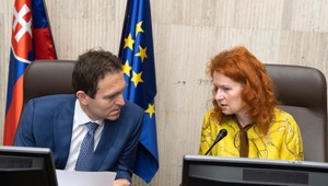 Prioritou pre úradnícku vládu je vyčerpanie čo najviac peňazí