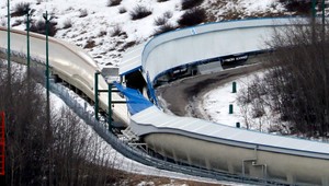 Nočná sánkovačka skončila tragédiou. V olympijskom parku zomreli dvojičky