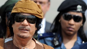 Kaddáfí otvára sklady zbraní, vyzýva na odvetu