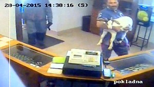 Koza zničila vitríny na hrade