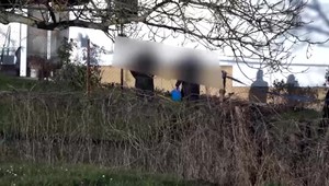 Brutálny útok na dôchodcov, žena zraneniam podľahla. Dobodať ich mala vlastná vnučka