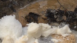 Stovky ton nebezpečných PCB látok v Strážskom presakujú do prírody. Zamorenie má odstrániť ešte dosluhujúca vláda