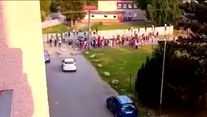 Bitka nelegálnych migrantov a Rómov vyvolala množstvo reakcií. Zisťovali sme aké opatrenia prijalo zariadenie, kde sú Afgánci umiestnení