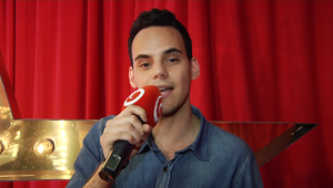 Sympatický Grék Michael spieva len pre vás: Vypočujte si bonusové vystúpenie zo zákulisia!