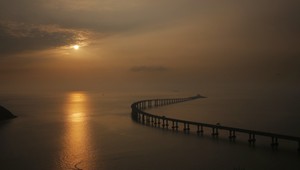 Čína otvorila najdlhší most na svete cez more, má 55 kilometrov