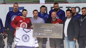 Tatar vrátil Dubnici požičané.  Vytiahol šek a...