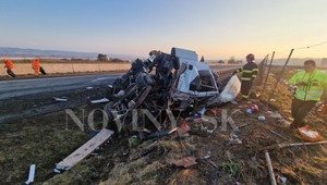 Zrážka nákladného auta a dodávky: R1 pri Badíne je neprejazdná