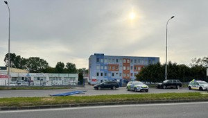 Vyrazili bránu a ukradli auto. Bratislava zažila ráno ako z filmu