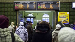 Začína sviatočný masový presun. Lístky na vlaky i autobusy sa rýchlo míňajú