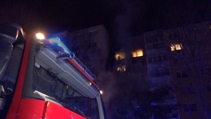 Obrovský požiar zachvátil bytovku, desiatky ľudí evakuovali