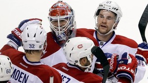 Budaj s pochvalou od trénera, Elliott strieda Haláka