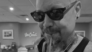 Desivé detaily skonu hviezdneho muzikanta! Priateľka ho našla v kúpeľni v kaluži krvi!