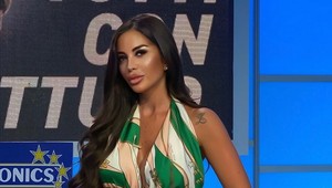 Maradona ani nedúfal. Atraktívna moderátorka ho vychválila pri maľbe