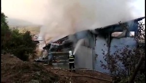 Ničivý požiar haly v Jasenove: Polícia stále nenašla vinníka