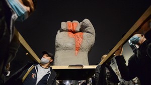 V Poľsku rozdelilo spoločnosť radikálne sprísnenie interupcií. Desaťtisíce ľudí vyšlo do ulíc a prezident vyzval k bráneniu kostolov