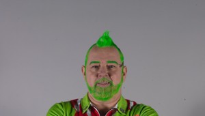 MS v šípkach: Úradujúci šampión zvládol prvú prekážku