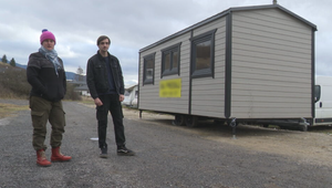 Kuriózna krádež mobilného domčeka: Zlodeji ho odviezli malým autom