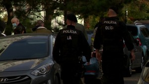 Na ulici v Petržalke policajti strieľali. Prenasledovali drogového dílera a kupca