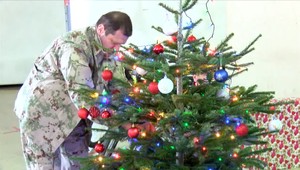 Prekvapenie pre našich vojakov viezol do Afganistanu premiér Pellegrini