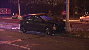 Vodič v Bratislave zrazil dôchodkyňu na priechode, zomrela v nemocnici