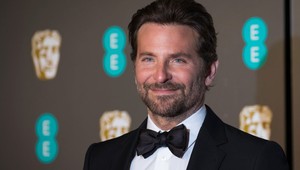 Bradley Cooper radikálne zmenil imidž, sexsymbol by ste hľadali márne