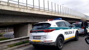 Cestná kontrola sa v Bratislave zmenila na policajný zásah. 46-ročnému vodičovi hrozí za drogy niekoľkoročné väzenie