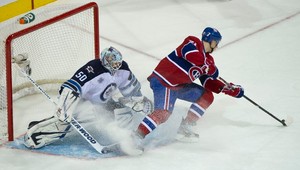 Eller strelil 4 góly Winnipegu, obhajca deklasoval New Jersey