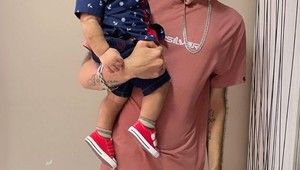 Otec ukázal svojho malého syna, ľuďom skoro oči vypadli: Veď vyzerá ako dospelý muž!