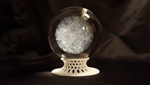 Takto vyzerá vesmír uzavretý v magickej sklenenej guli