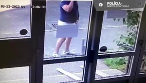 Seniora pripravil o vysokú sumu peňazí. Naletel podvodníkovi