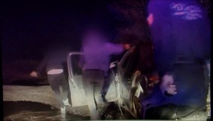 Policajti dokopali postrelené dievča. Do väzenia nepôjdu