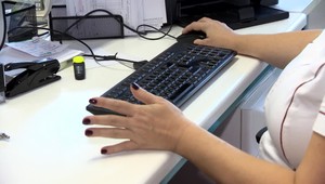 Lekári by podľa zákona mali zmeniť svoje ordinačné hodiny, nevedia vraj však, ako