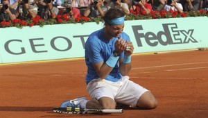 Federer sa na Roland Garros musel skloniť pred Nadalom
