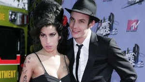 Amy sa dnes rozvádza!