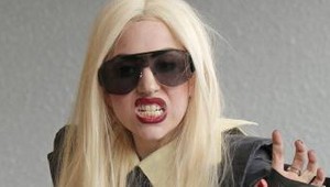 Lady GaGa žije v celibáte, sex jej zatiaľ nechýba!