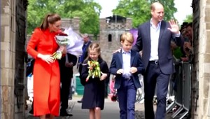 Bez zamestnancov, pestúnky a priestoru. William si s rodinou zvyká na nový život