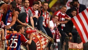 Eufória Bayernu po zápase. Takto oslavovali postup s fanúšikmi