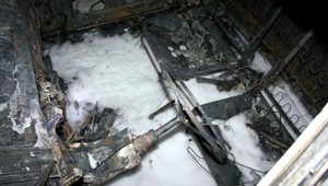 Mužovi sa uľútostilo kamaráta, ktorý platil veľa za opravy auta. Tak mu ho podpálil