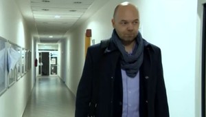 Dlhé roky slúžil policajnému zboru, teraz čelí žalobe za škodu, ktorú mu spôsobil